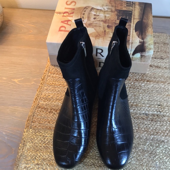 - ♥️ Taryn Rose ♥️…Women’s 7.5…Black Floriana Leather and Suede Ankle Boot… - Picture 10 of 16